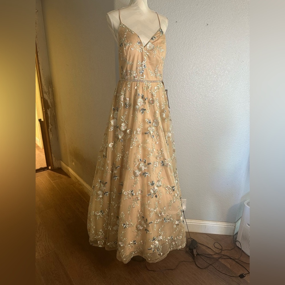 Chic Floral Embroidered Maxi Dress